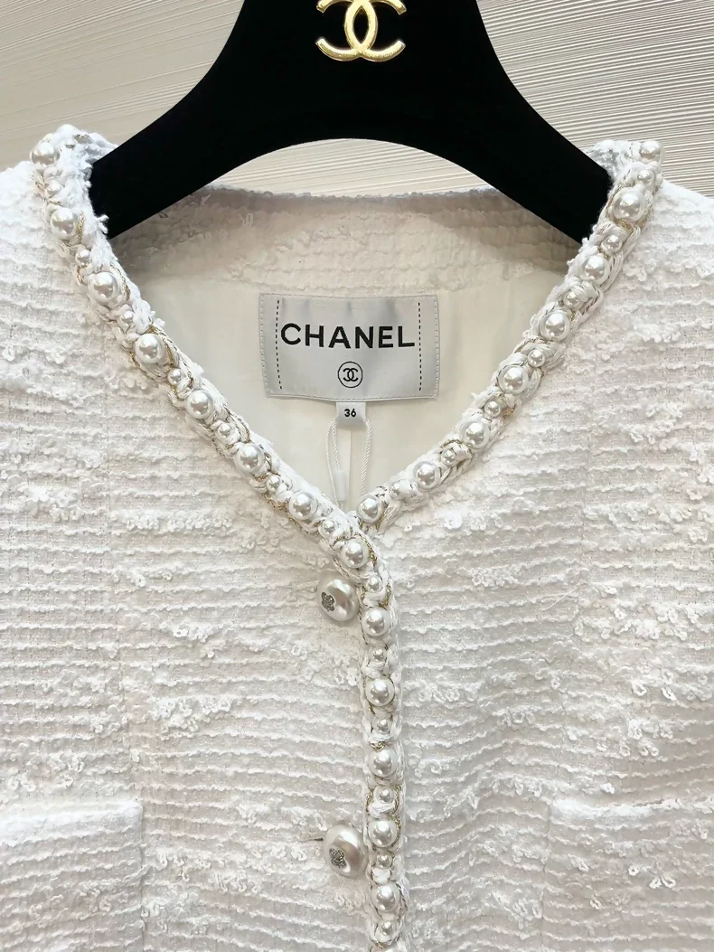 Chanel 25P white moonlight pearl jacket, - Image 2
