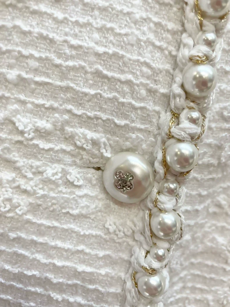 Chanel 25P white moonlight pearl jacket, - Image 3