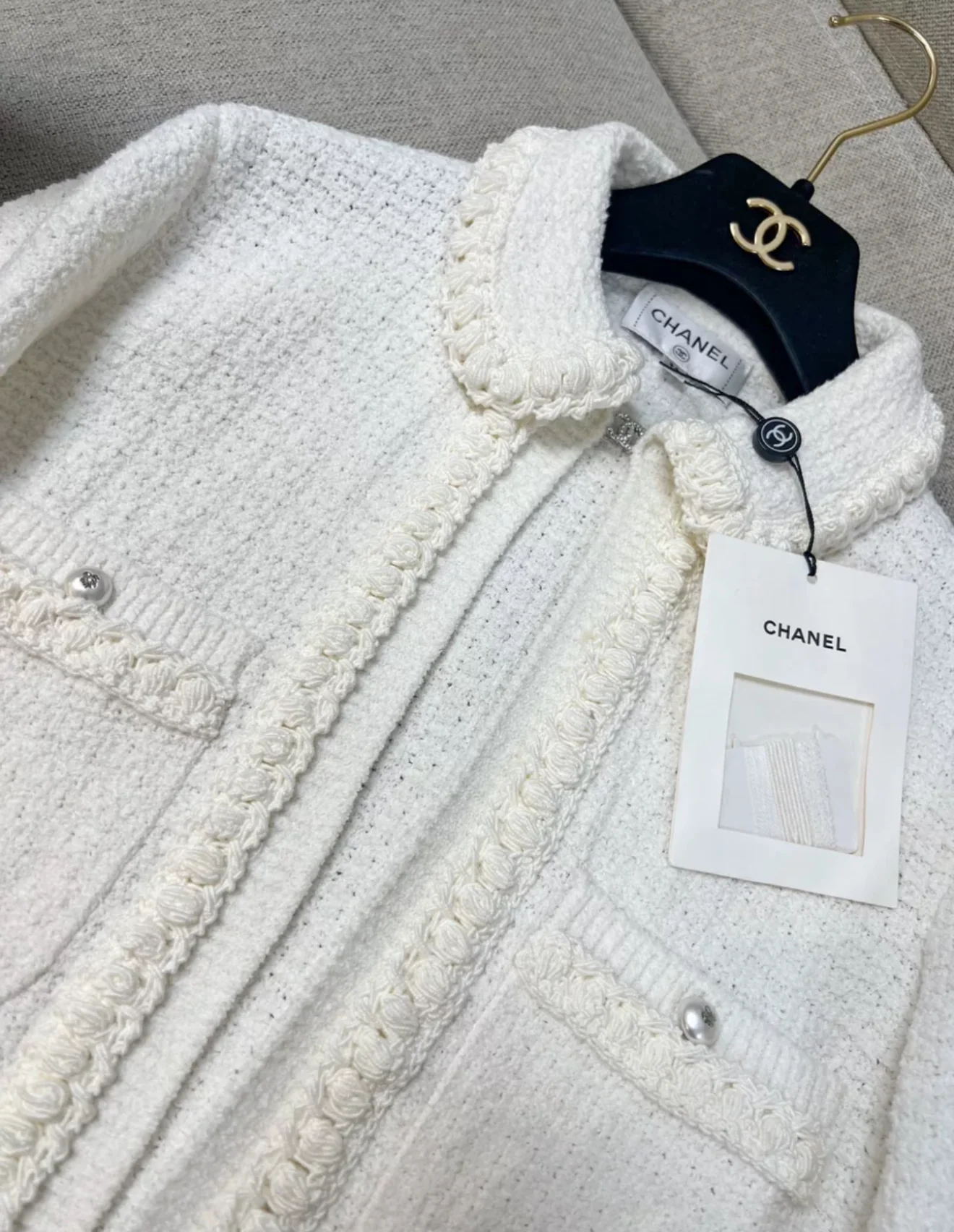 Chanel 25P white tweed Jacket - Image 2