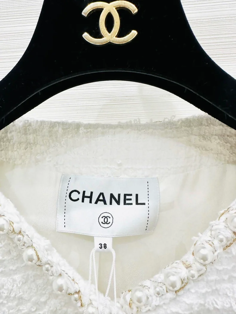 Chanel 25p white tweed jacket - Image 2