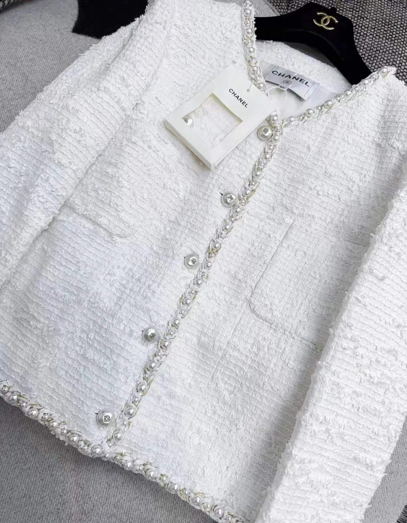 Chanel 25P white tweed pearl jacket - Image 2