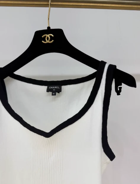 Chanel 25S black & white knitted top - Image 2