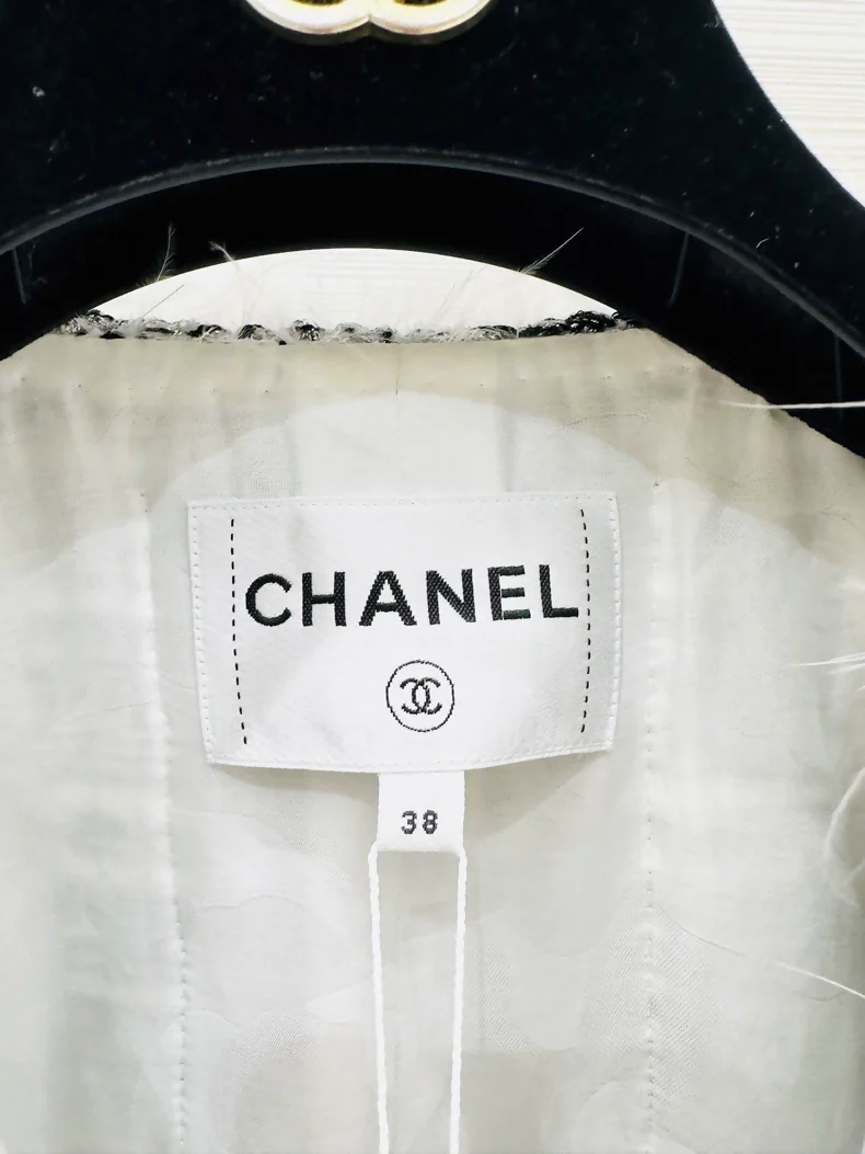 Chanel 25S black and white tweed jacket - Image 2