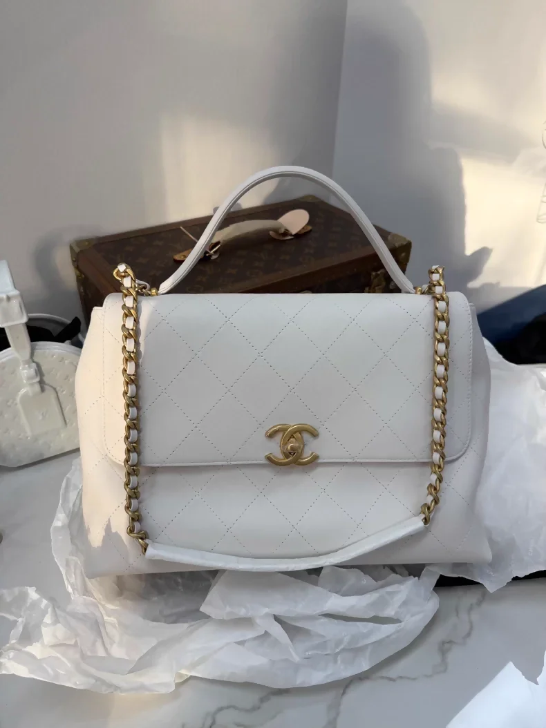 Chanel 25S Maxi Flap Handbag in White Gold hardware and Chain Handle - Image 2