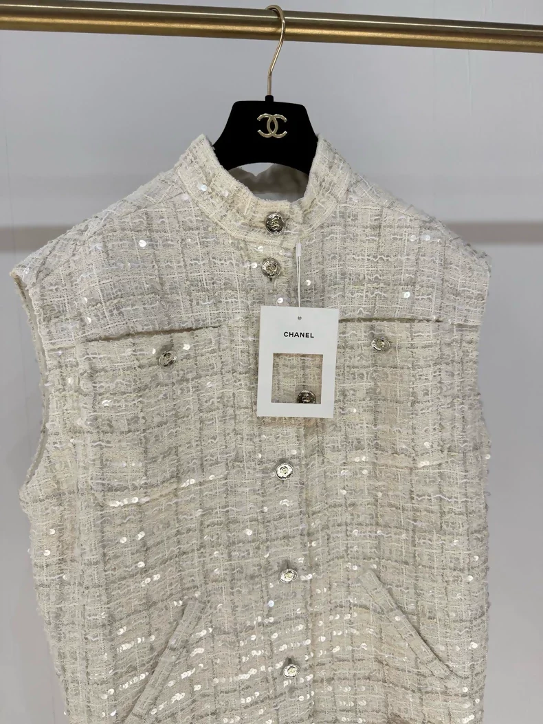 Chanel 25S Ecru Tweed Sequin Cardigan - Image 2