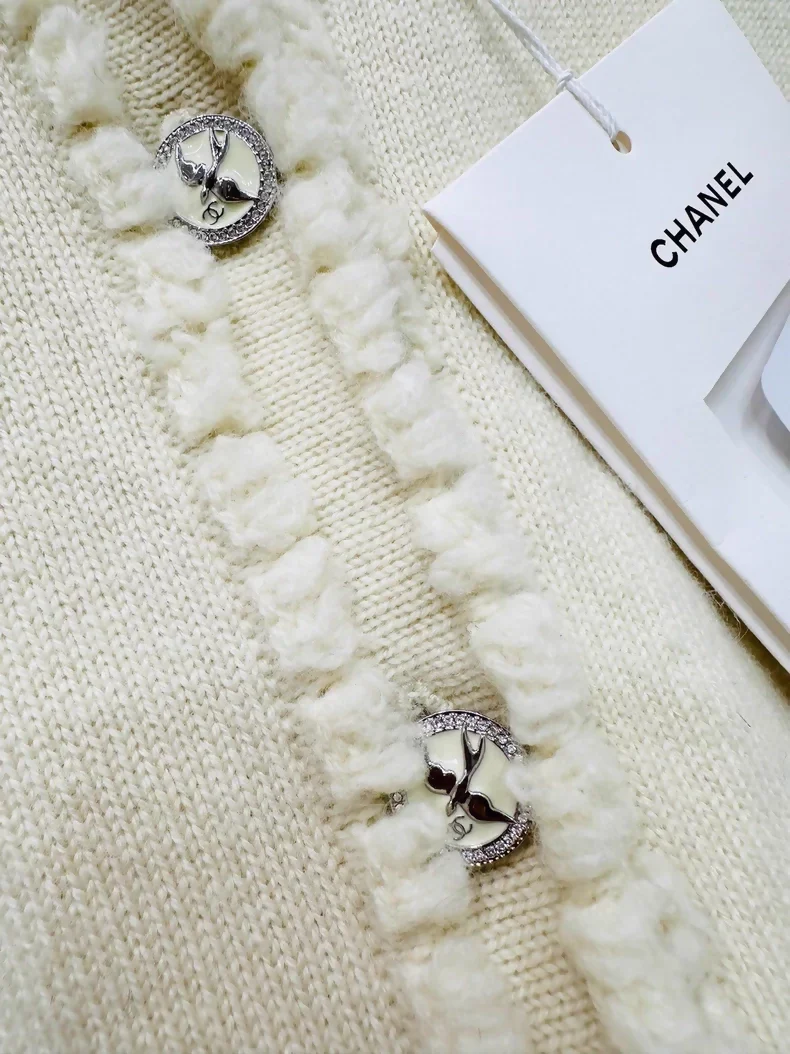 Chanel 25S pale yellow knit cardigan - Image 2