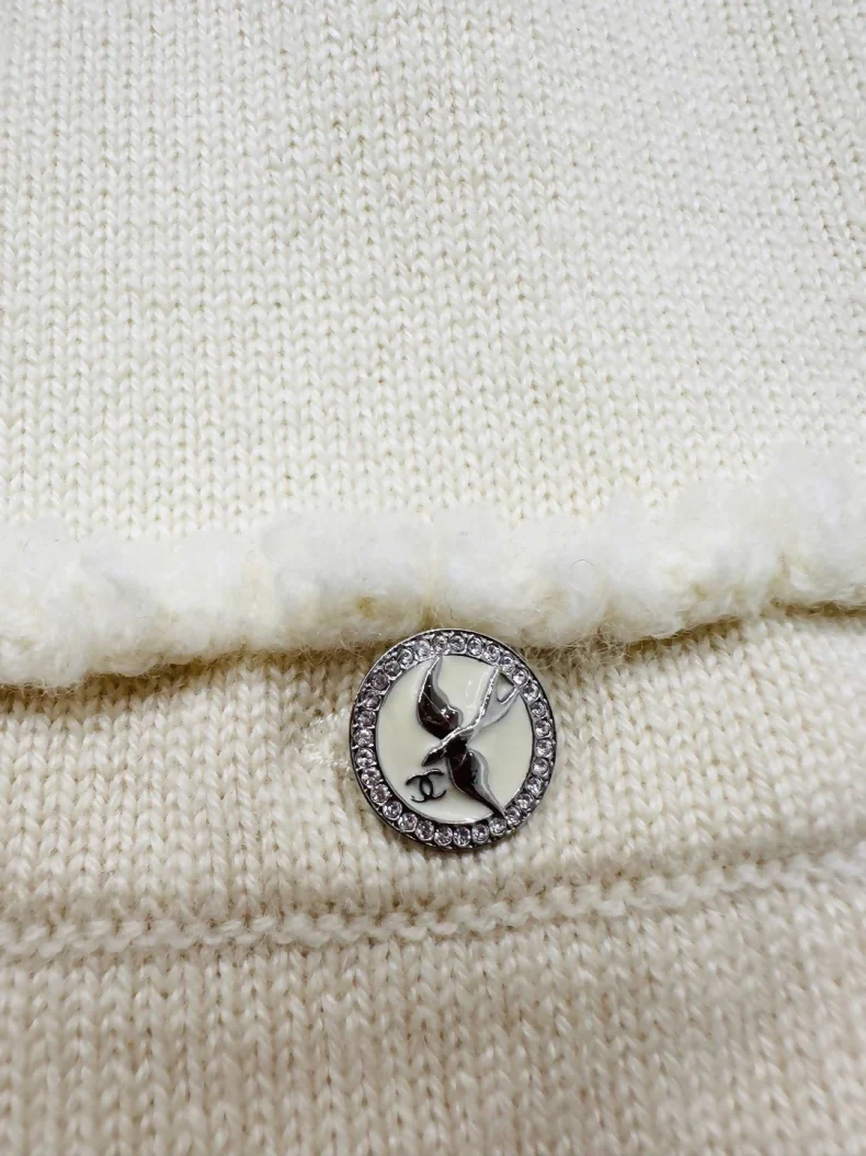 Chanel 25S pale yellow knit cardigan - Image 3