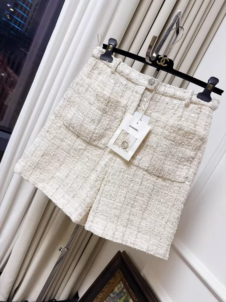 Chanel 25S off-white sequinetweed shorts