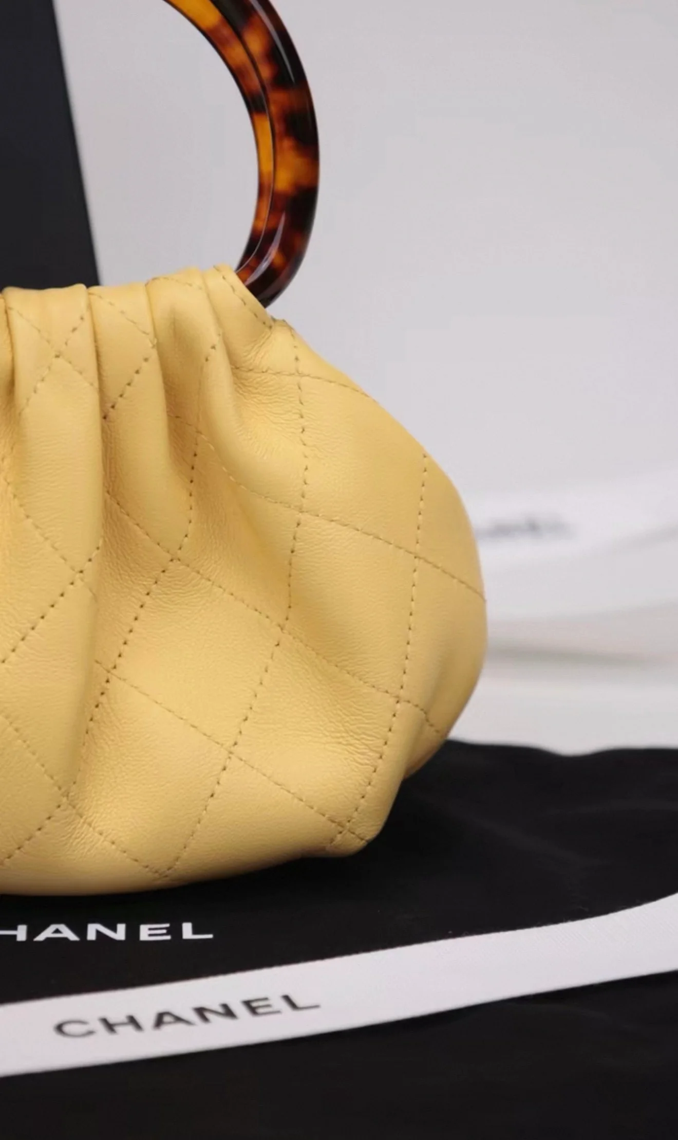 Chanel 26C Cruise Series Yellow Lambskin Tortoiseshell Handbag - Image 3