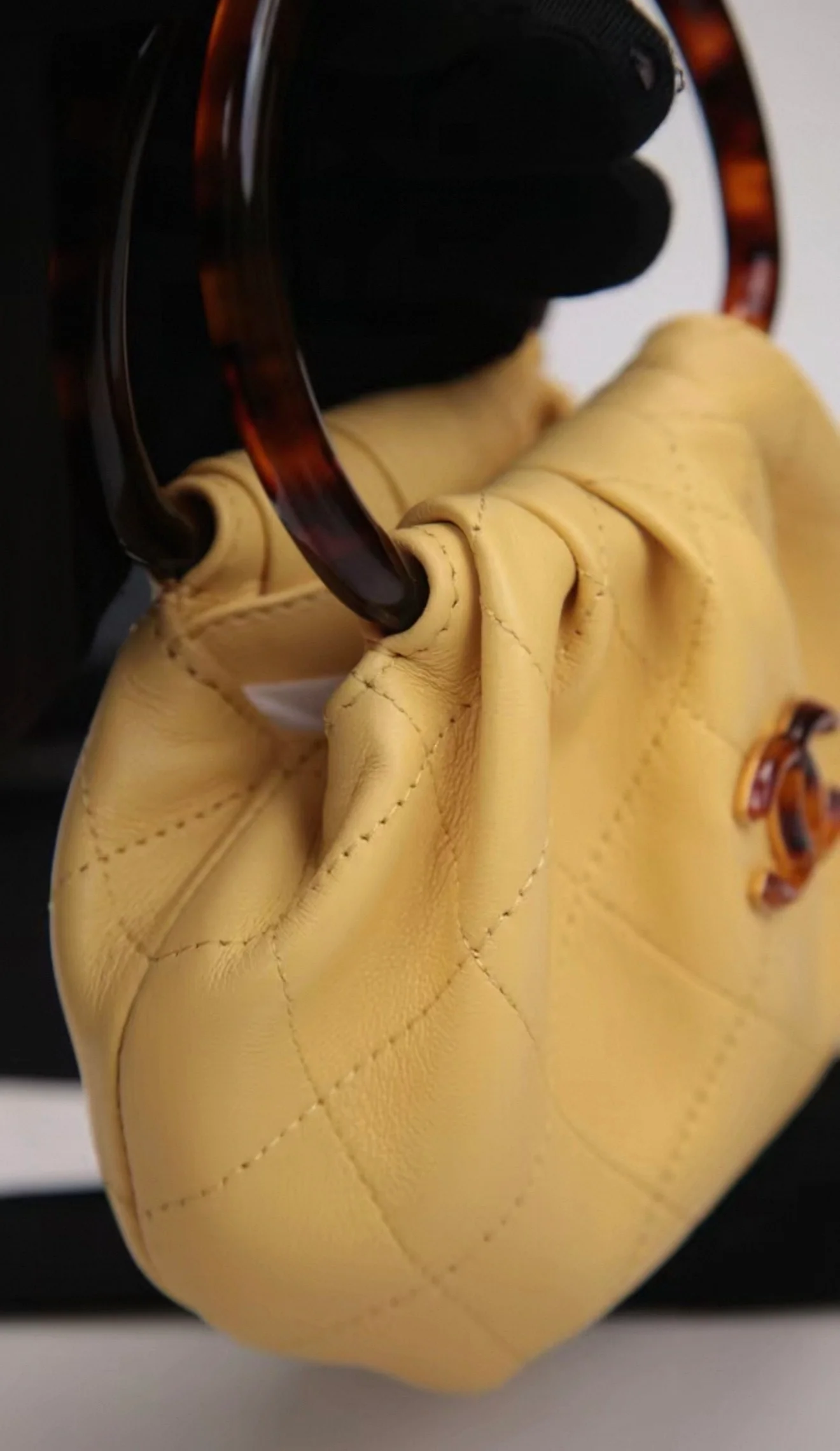 Chanel 26C Cruise Series Yellow Lambskin Tortoiseshell Handbag - Image 4