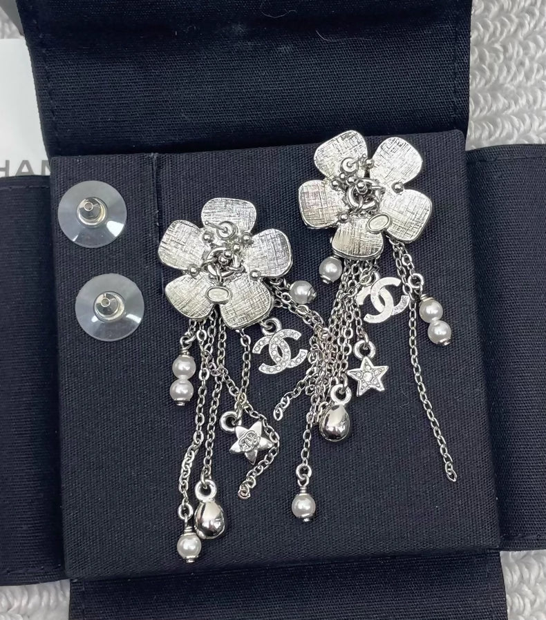 Chanel 26C Pearl and Crystal Tassel Earrings - Image 3