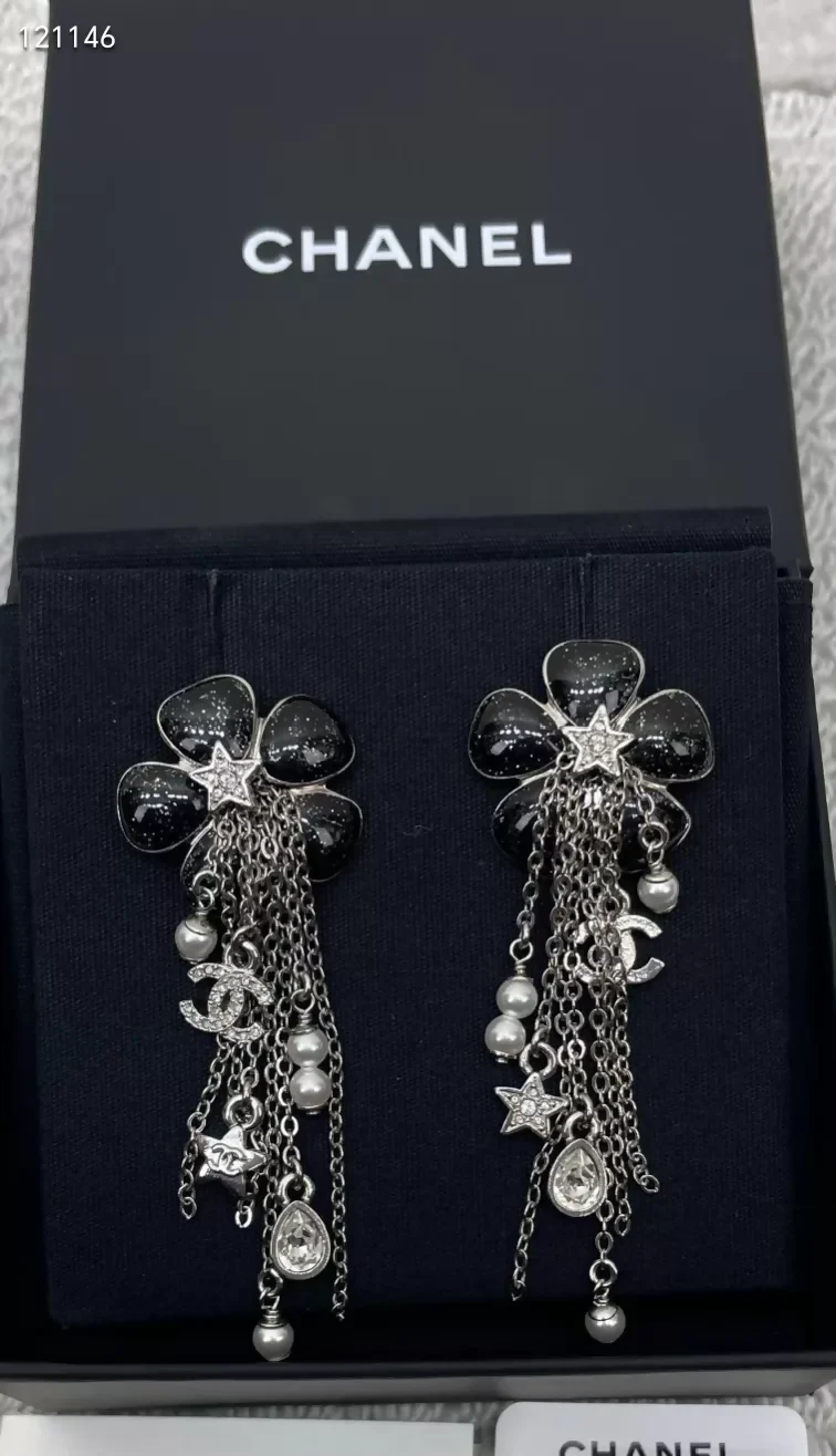 Chanel 26C Pearl and Crystal Tassel Earrings - Image 4
