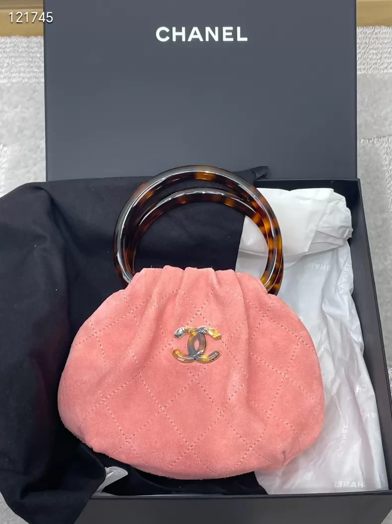 Chanel 26C tortoiseshell handle pink suede handbag - Image 2