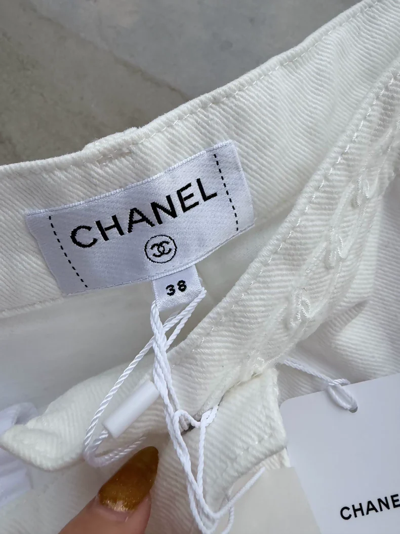 Chanel 26P White Wide-Leg Pants - Image 4