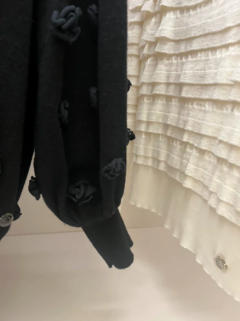Chanel black cashmere sweater - Image 3