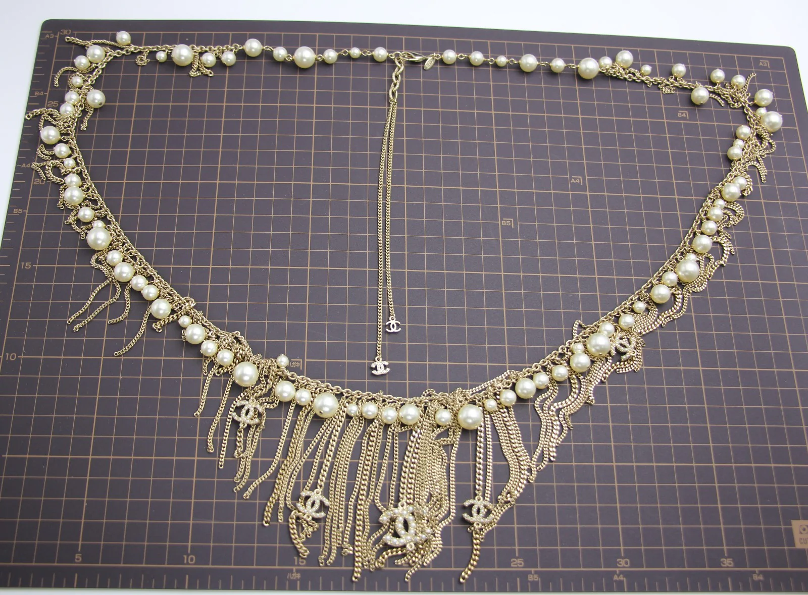 Chanel A11P Imitation Pearl Gold Plated Cc Logo Necklace Waist Chain - Image 15