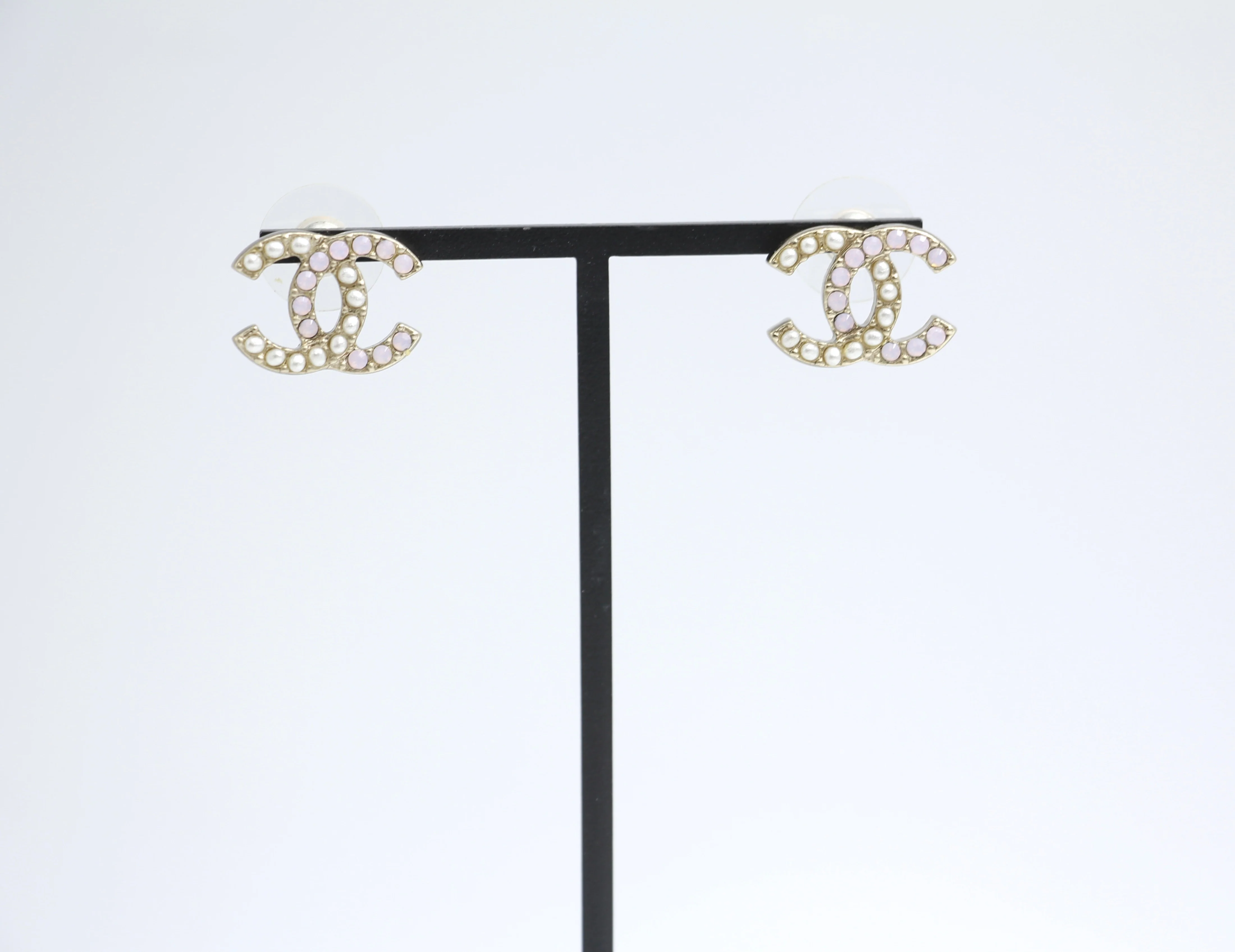 Chanel A12P Imitation Pearl Mixed White Earrings - Image 8
