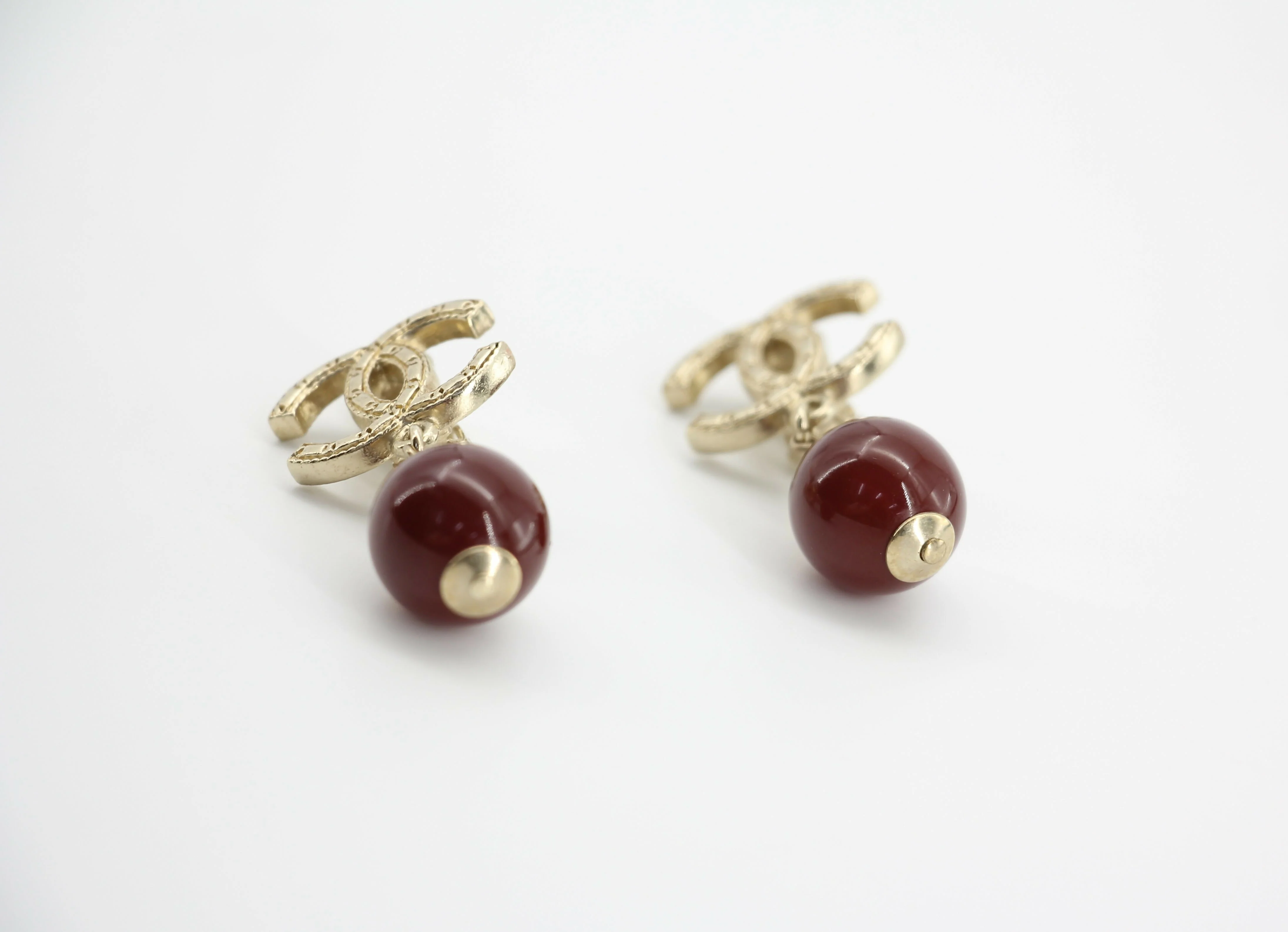 Chanel A13A Gripoix Deep Burgundy Bead Clip-on Earrings - Image 5