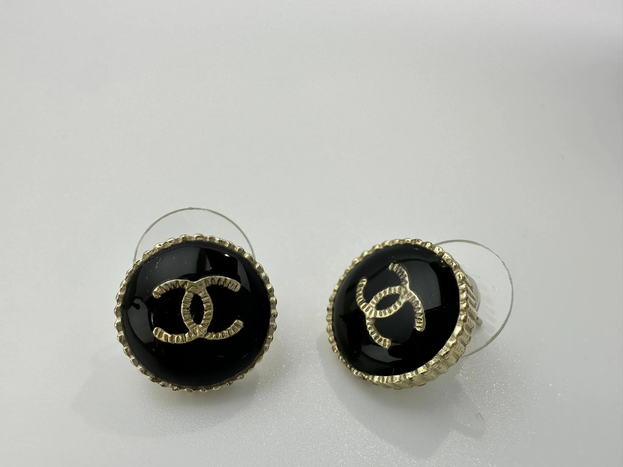 Chanel A17 Metal Resin Cc Logo Earrings - Image 4