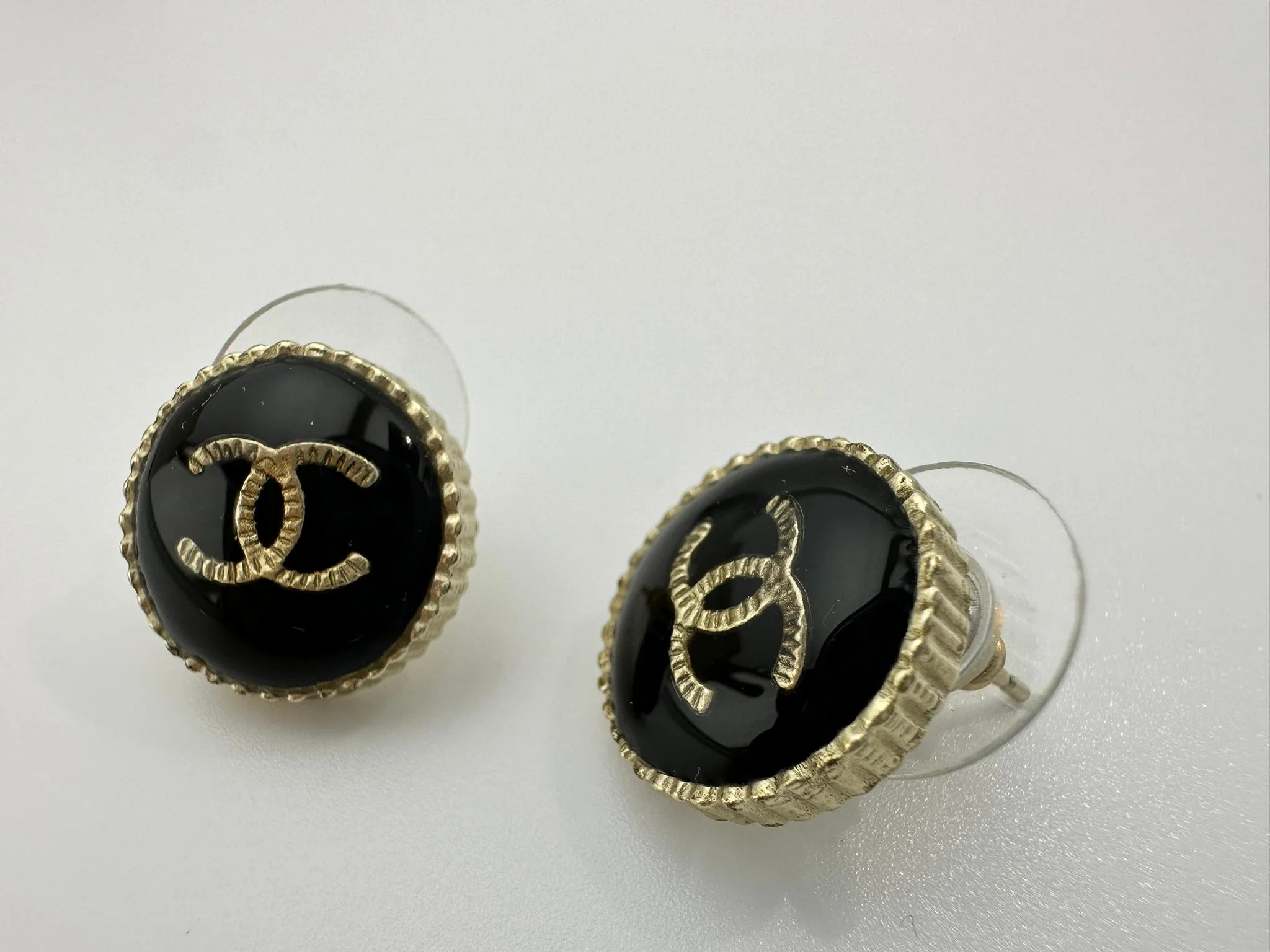 Chanel A17 Metal Resin Cc Logo Earrings - Image 5