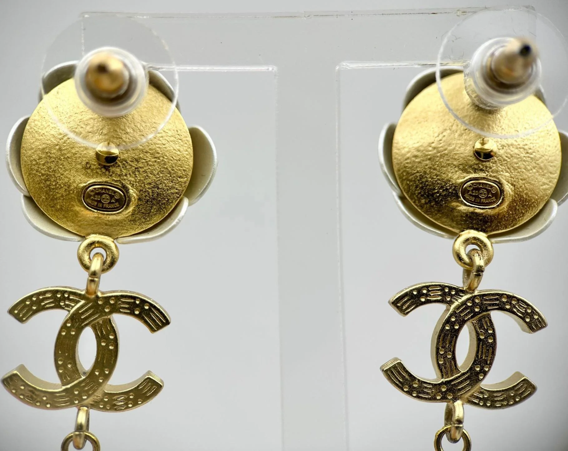 Chanel A20 Metal Rhinestone Imitation Pearl Camellia Earrings - Image 4