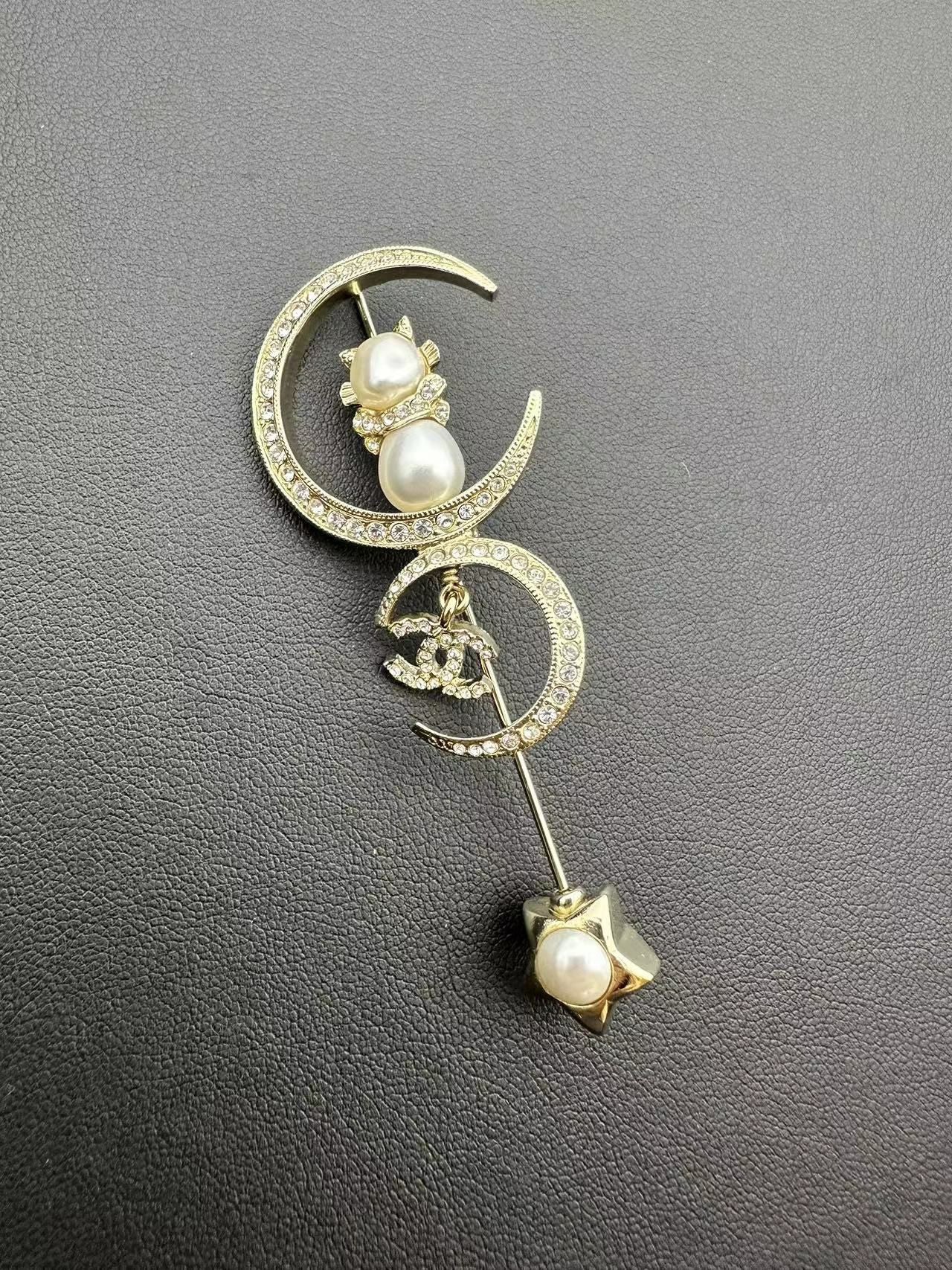 Chanel A20 Metal Rhinestone Imitation Pearl Cat Brooch - Image 3