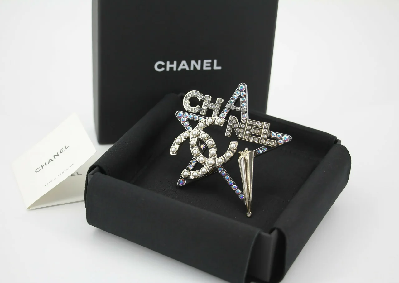 Chanel A21C Rhinestone & Imitation Pearl Hollow Star Brooch