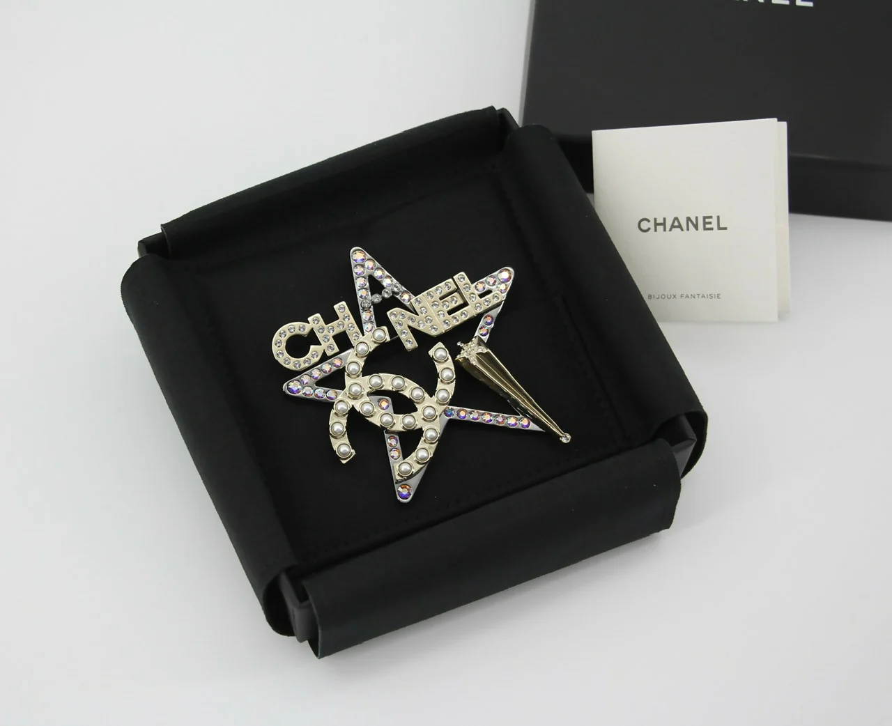 Chanel A21C Rhinestone & Imitation Pearl Hollow Star Brooch - Image 3