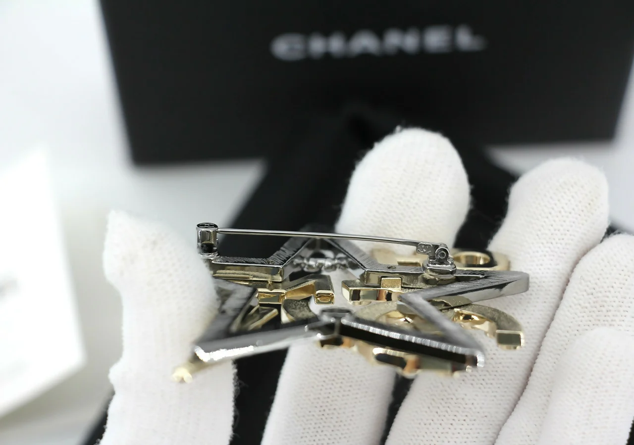 Chanel A21C Rhinestone & Imitation Pearl Hollow Star Brooch - Image 6