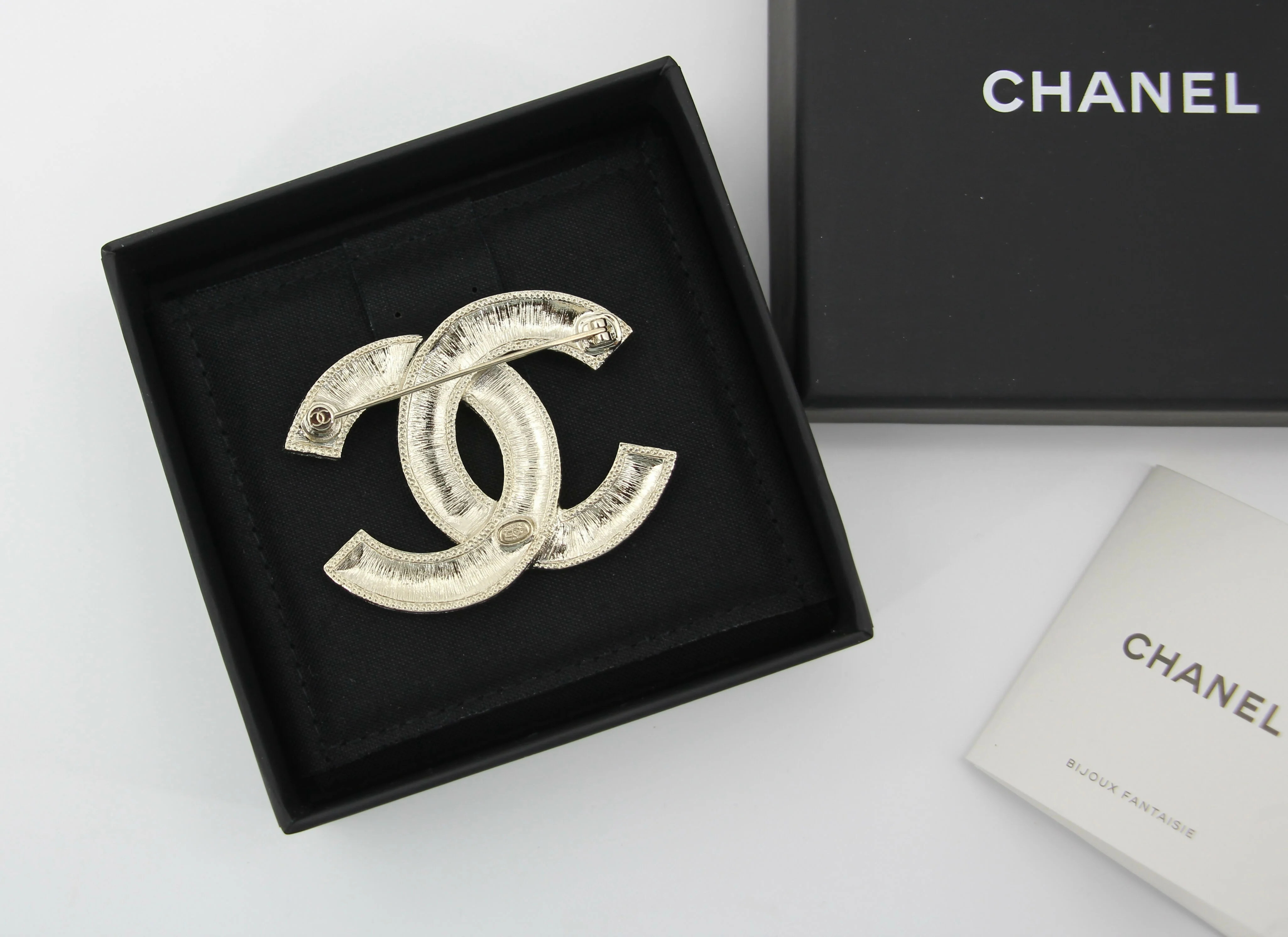 Chanel A23C Rhinestone Rainbow-Tone CC Brooch - Image 5