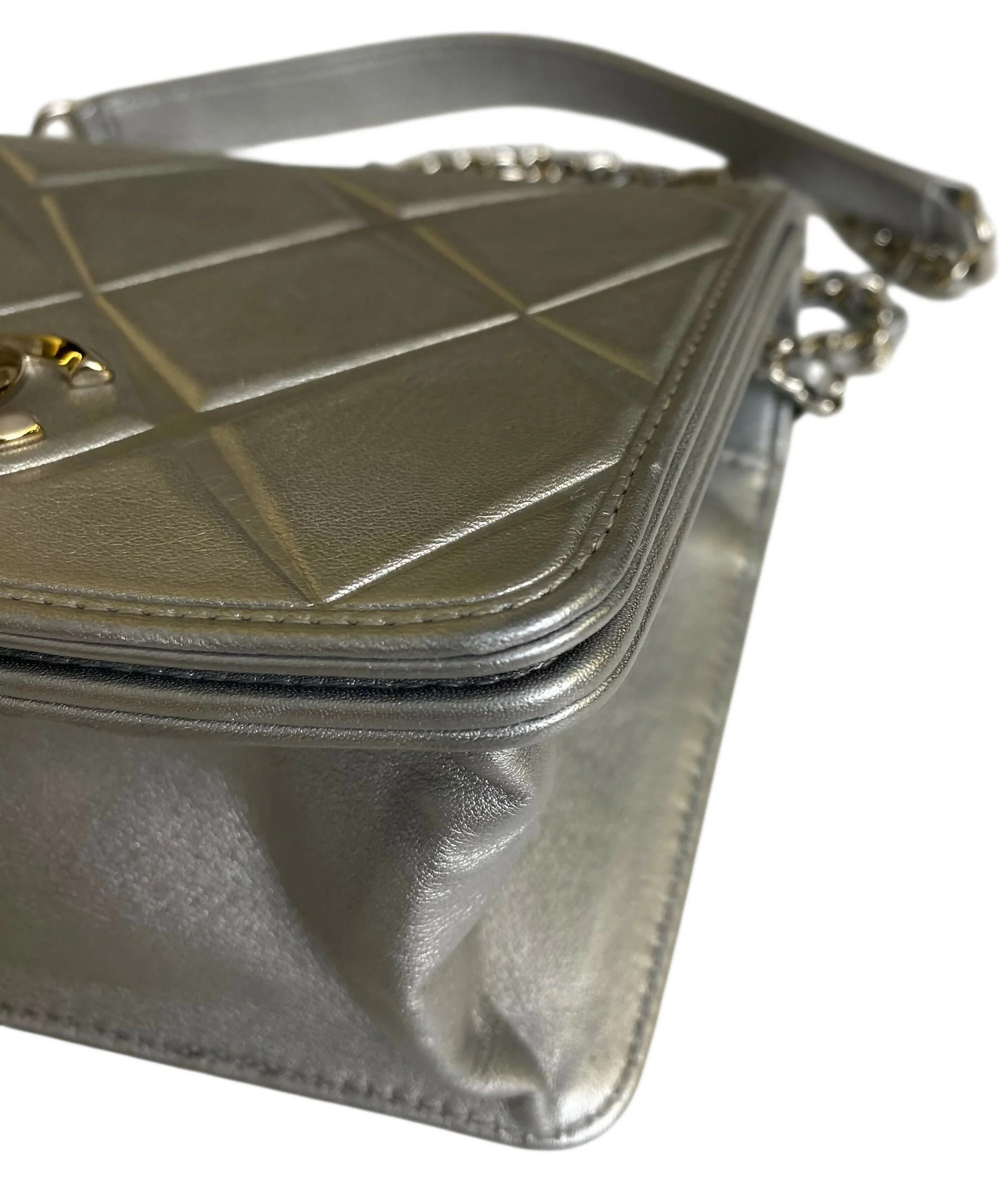 Chanel Airlines 16P Mini Propellor Metallic Calfskin Silver Flap Bag - Image 7