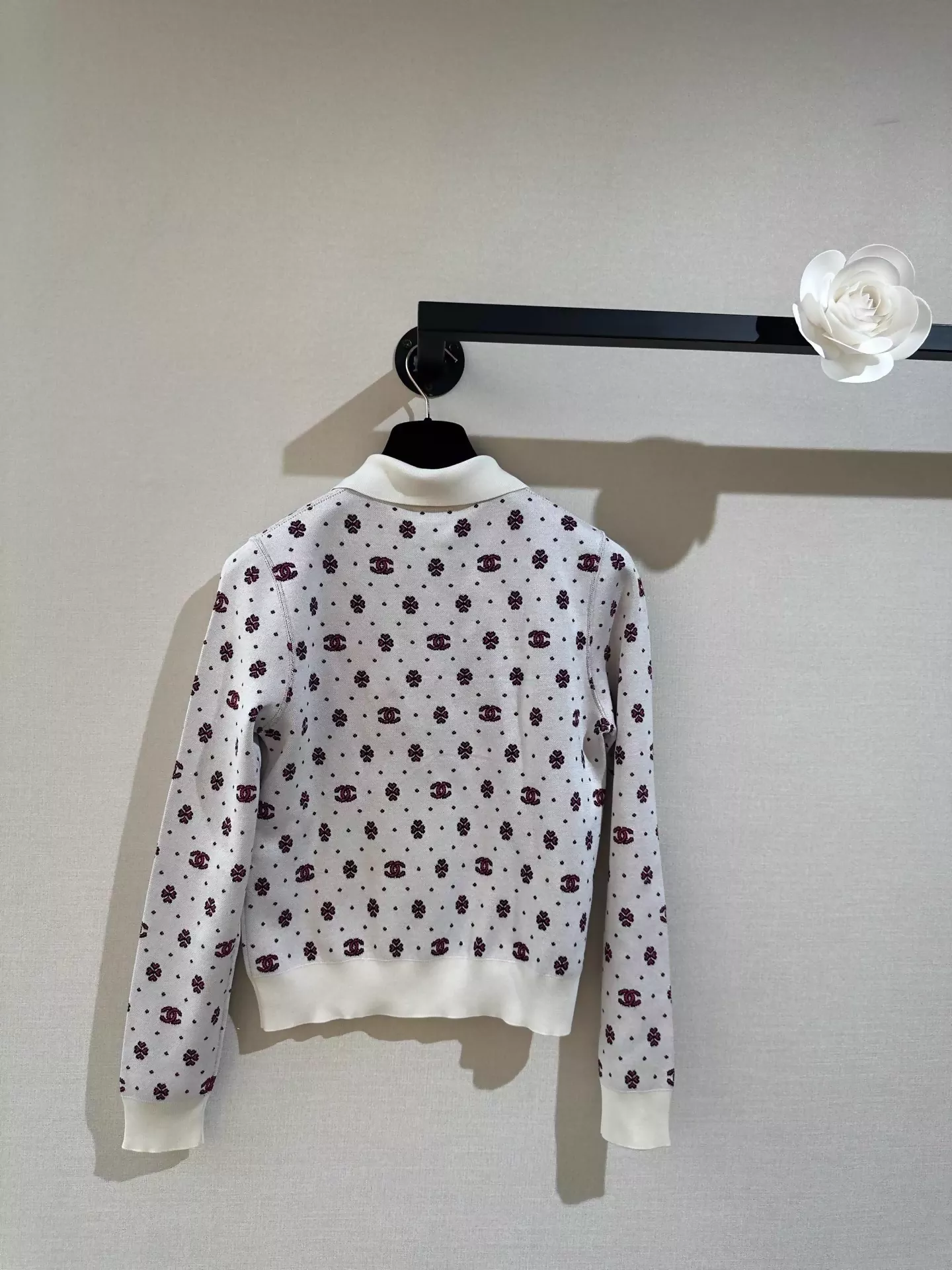 Chanel 23P four-leaf clover knit sweater - Image 3