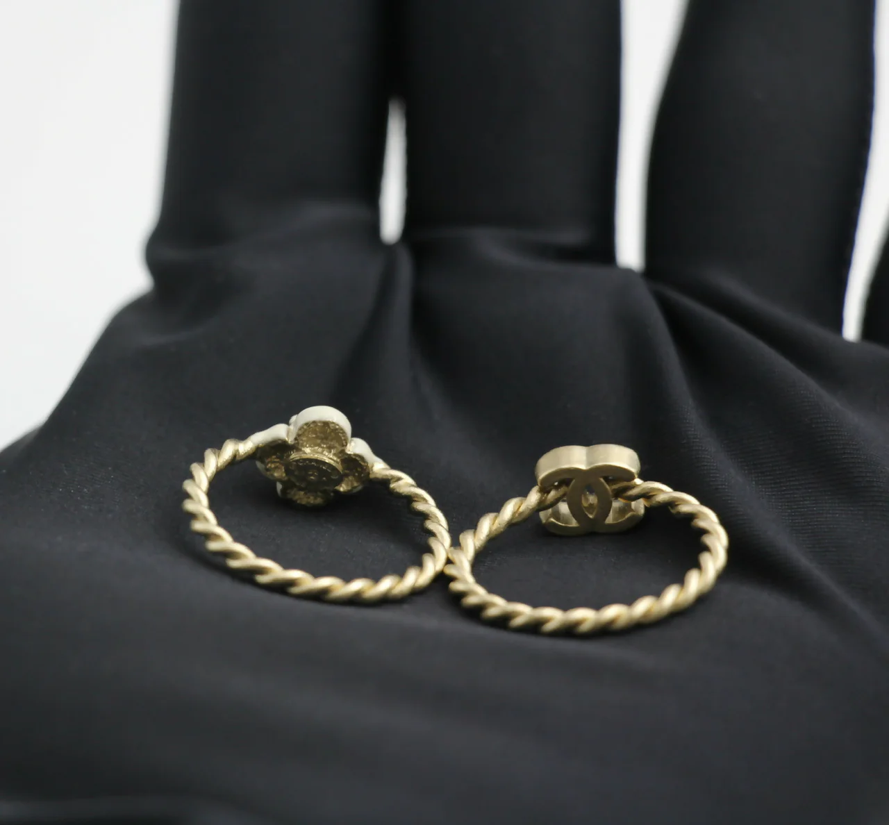 Chanel B11A Metal Camellia Two-Piece Ring Set - Image 7
