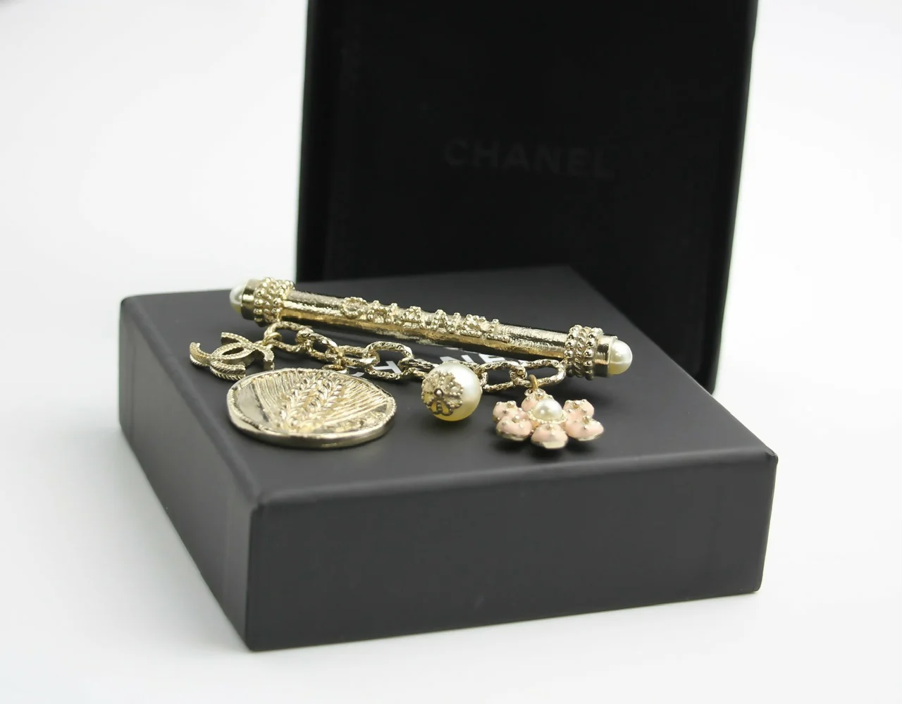 Chanel B18C Metal Wheat Ear Coin Flower Chain Brooch - Image 7