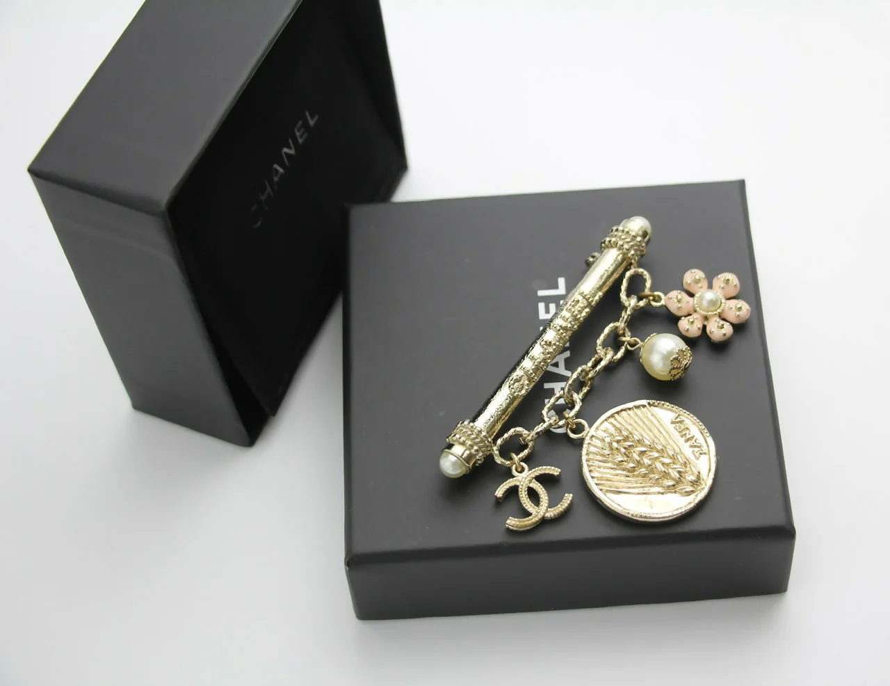 Chanel B18C Metal Wheat Ear Coin Flower Chain Brooch - Image 8