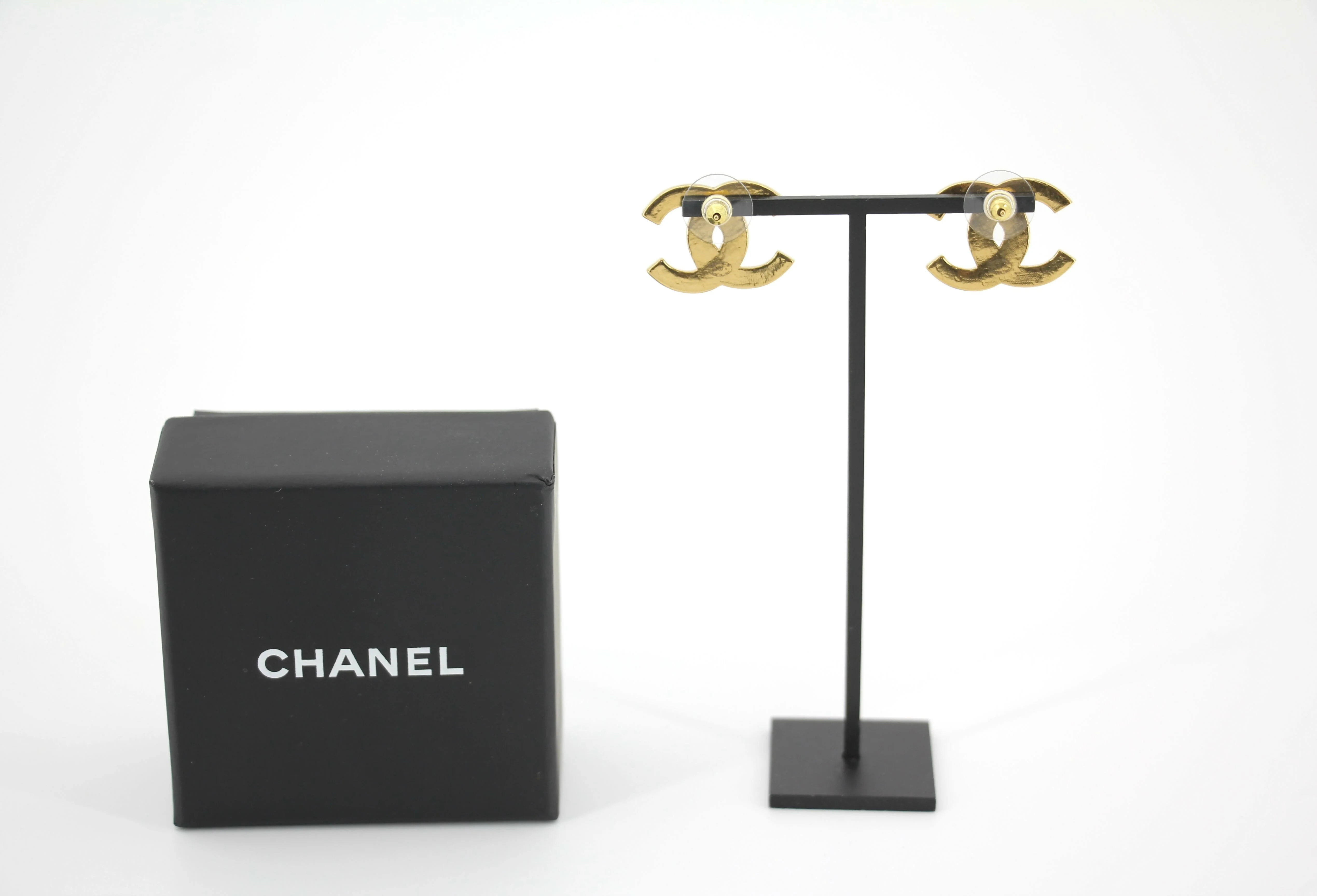 Chanel B19A Metal Square Embossed Gold CC Earrings - Image 3