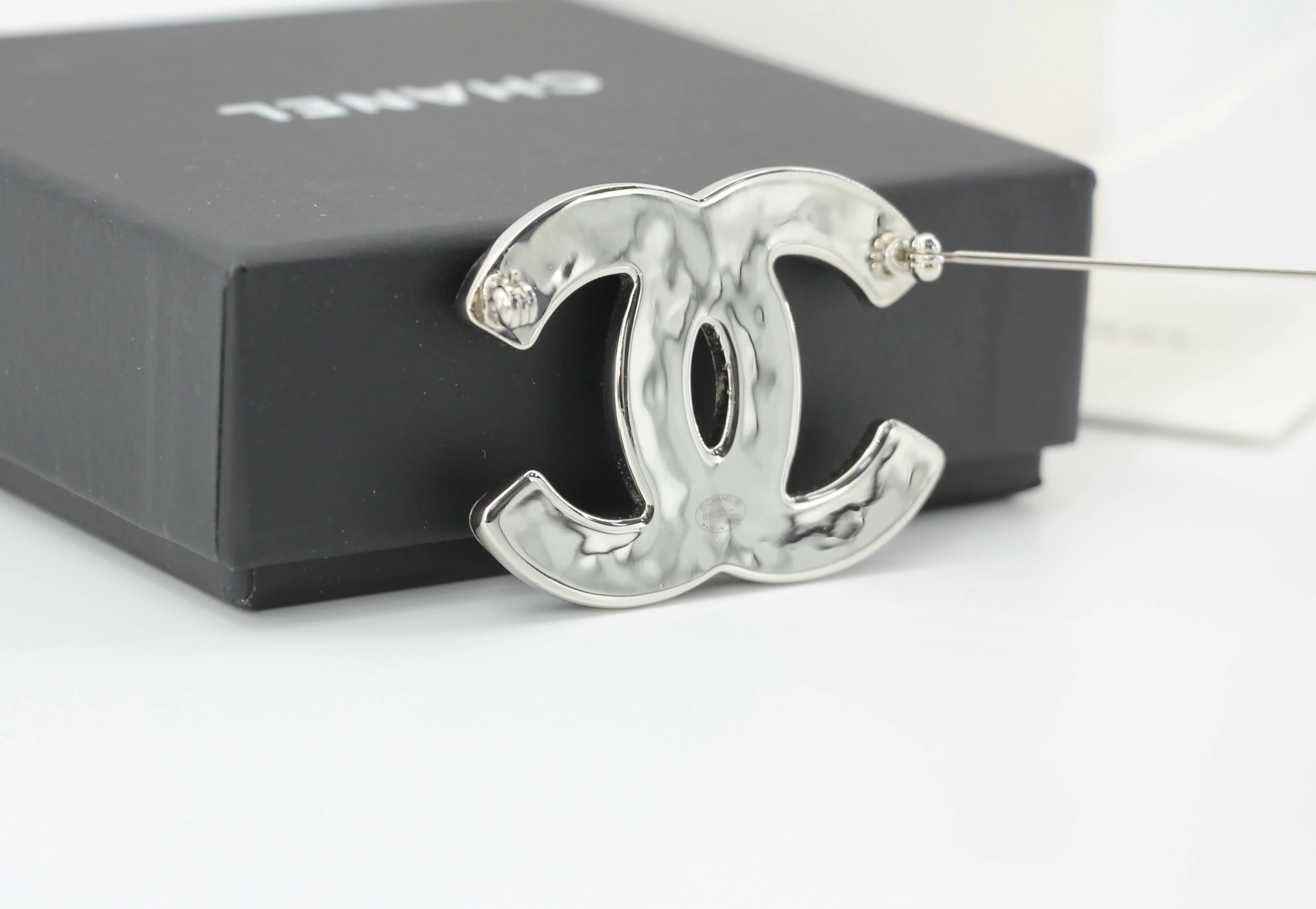 Chanel B19C Light Blue and Deep Blue Rhinestone Brooch - Image 3