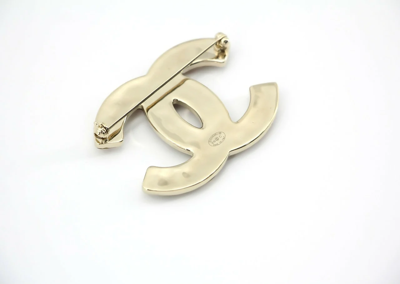 Chanel B19C Rhinestone Pink and Light Pink CC Mark Brooch - Image 5