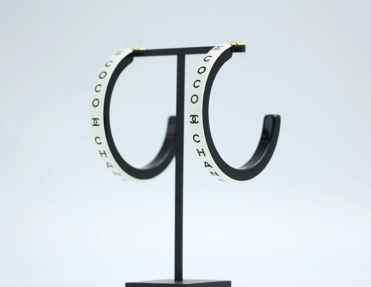 Chanel B22S Resin White Curved COCO Mark Hoop Stud Earrings - Image 2