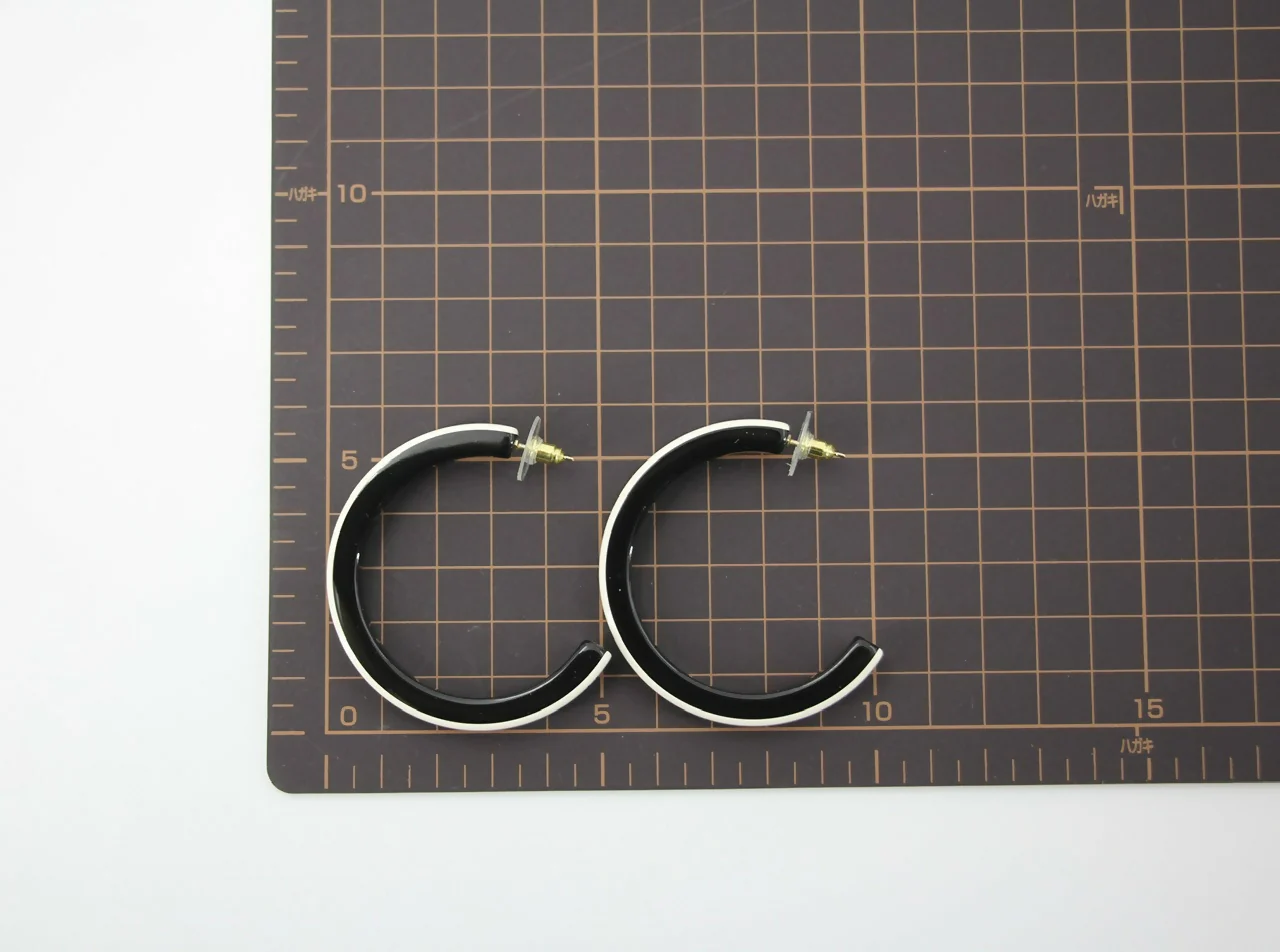 Chanel B22S Resin White Curved COCO Motif Hoop Stud Earrings - Image 10