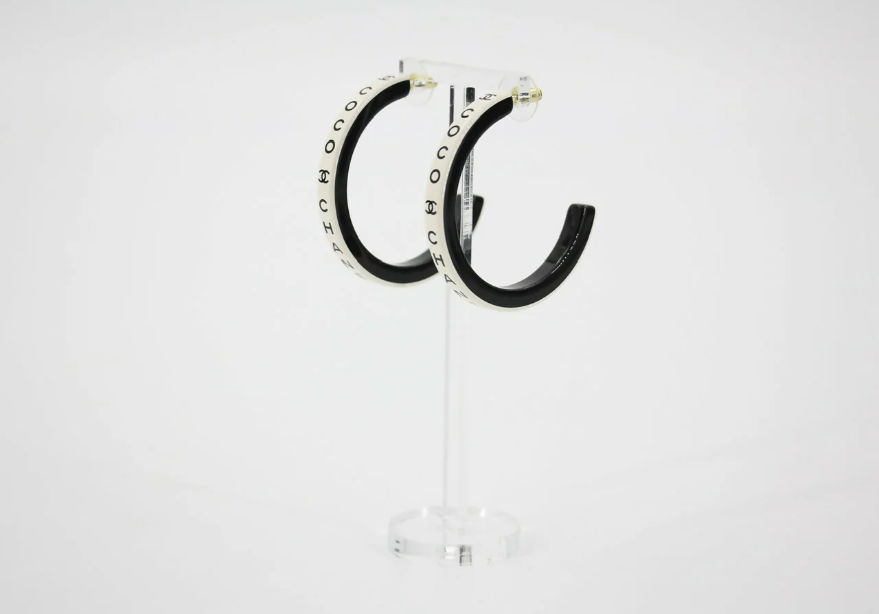 Chanel B22S Resin White Curved COCO Motif Hoop Stud Earrings - Image 5