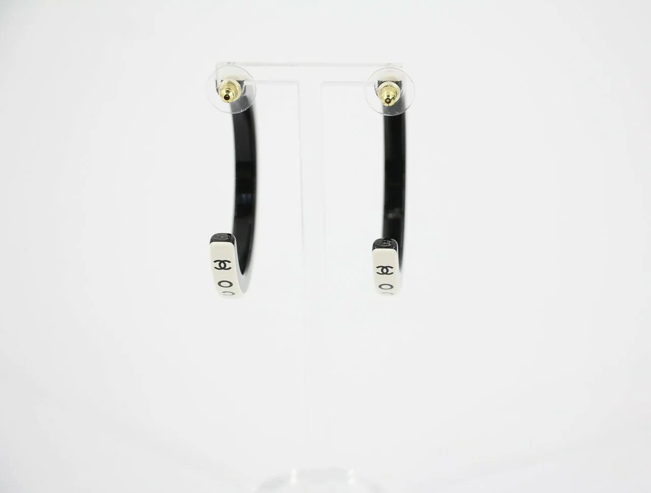 Chanel B22S Resin White Curved COCO Motif Hoop Stud Earrings - Image 6