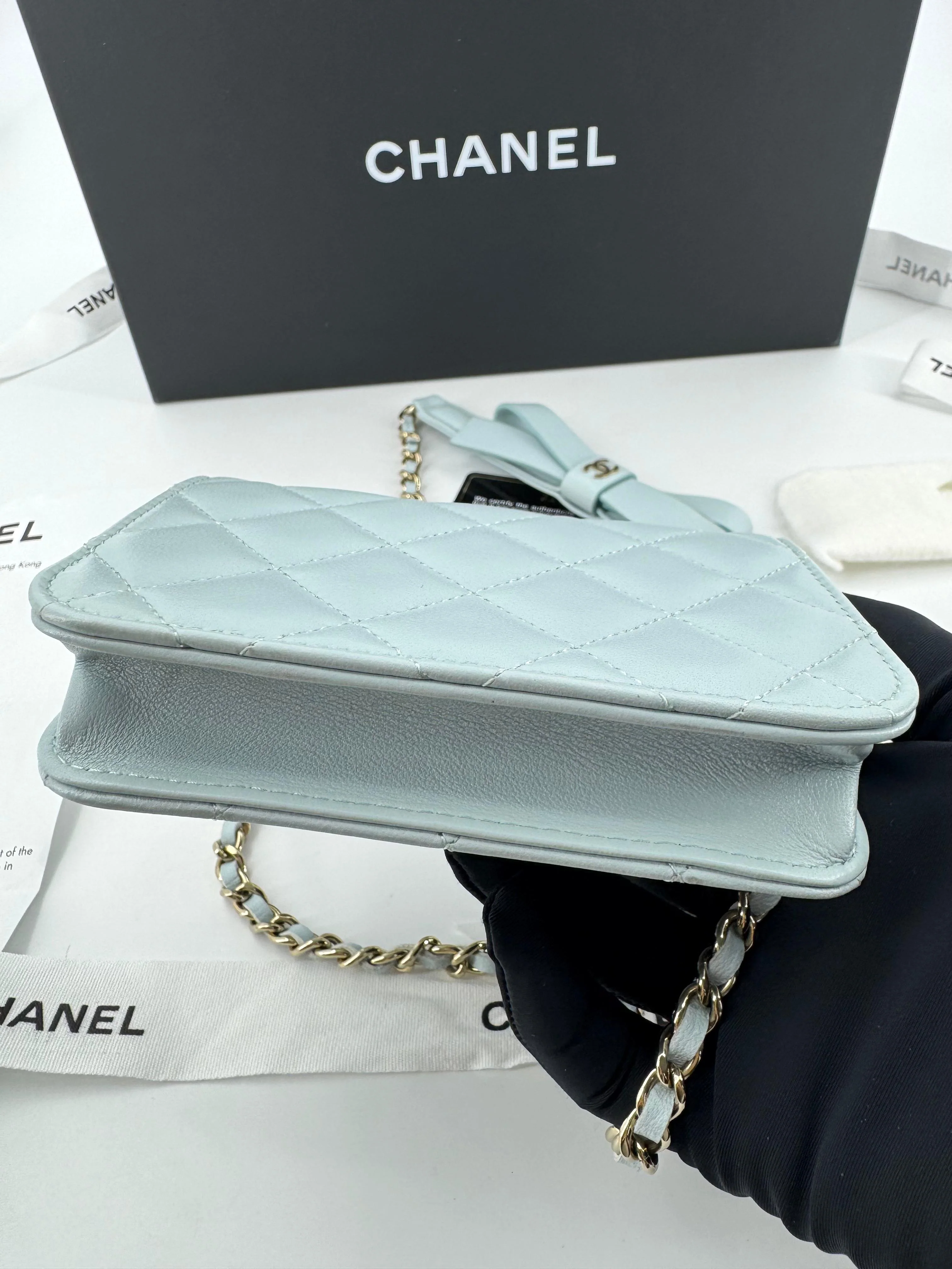 Chanel baby blue quilted leather coin purse with gold chain strap and a bow - Image 10