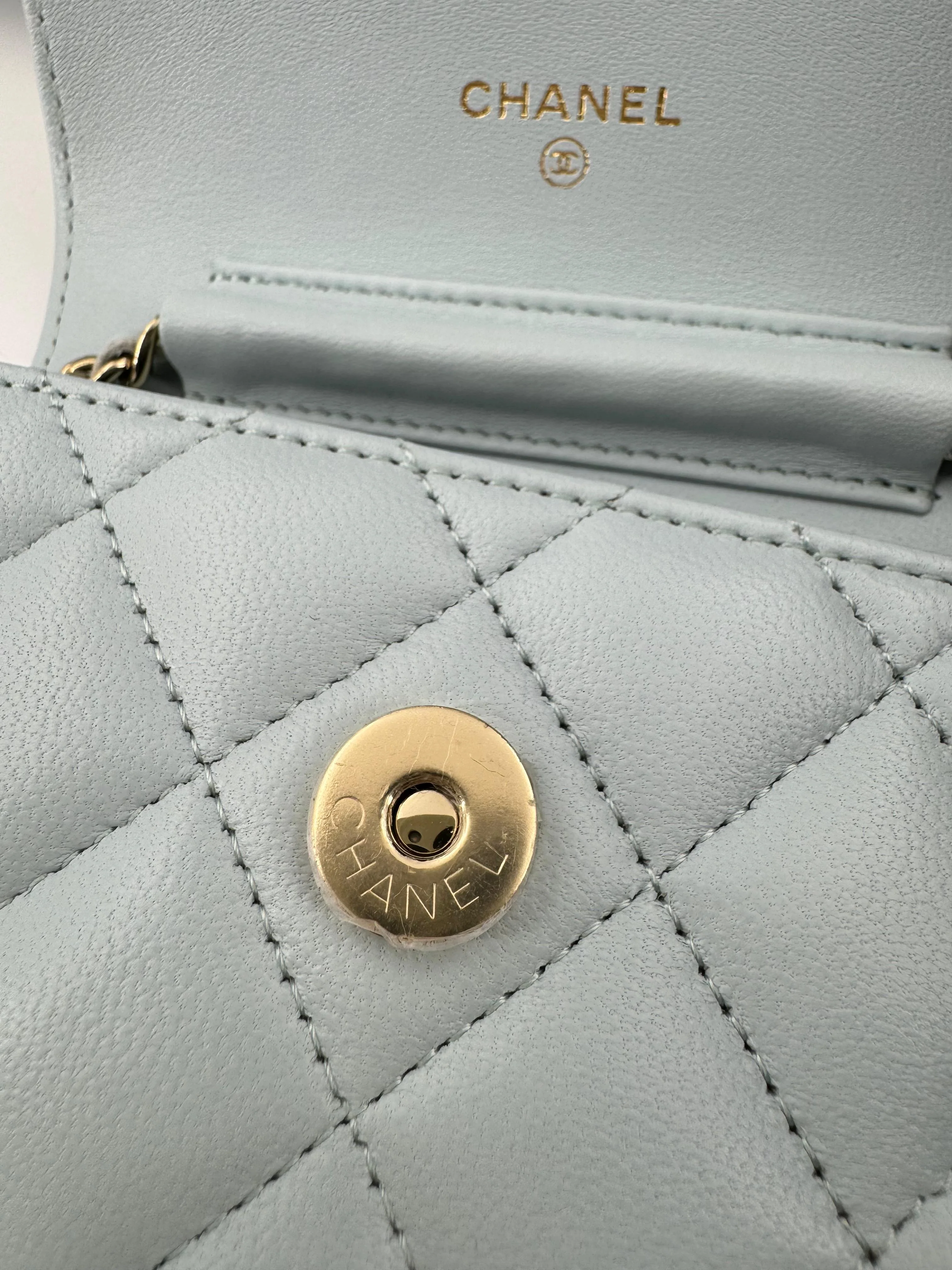 Chanel baby blue quilted leather coin purse with gold chain strap and a bow - Image 5