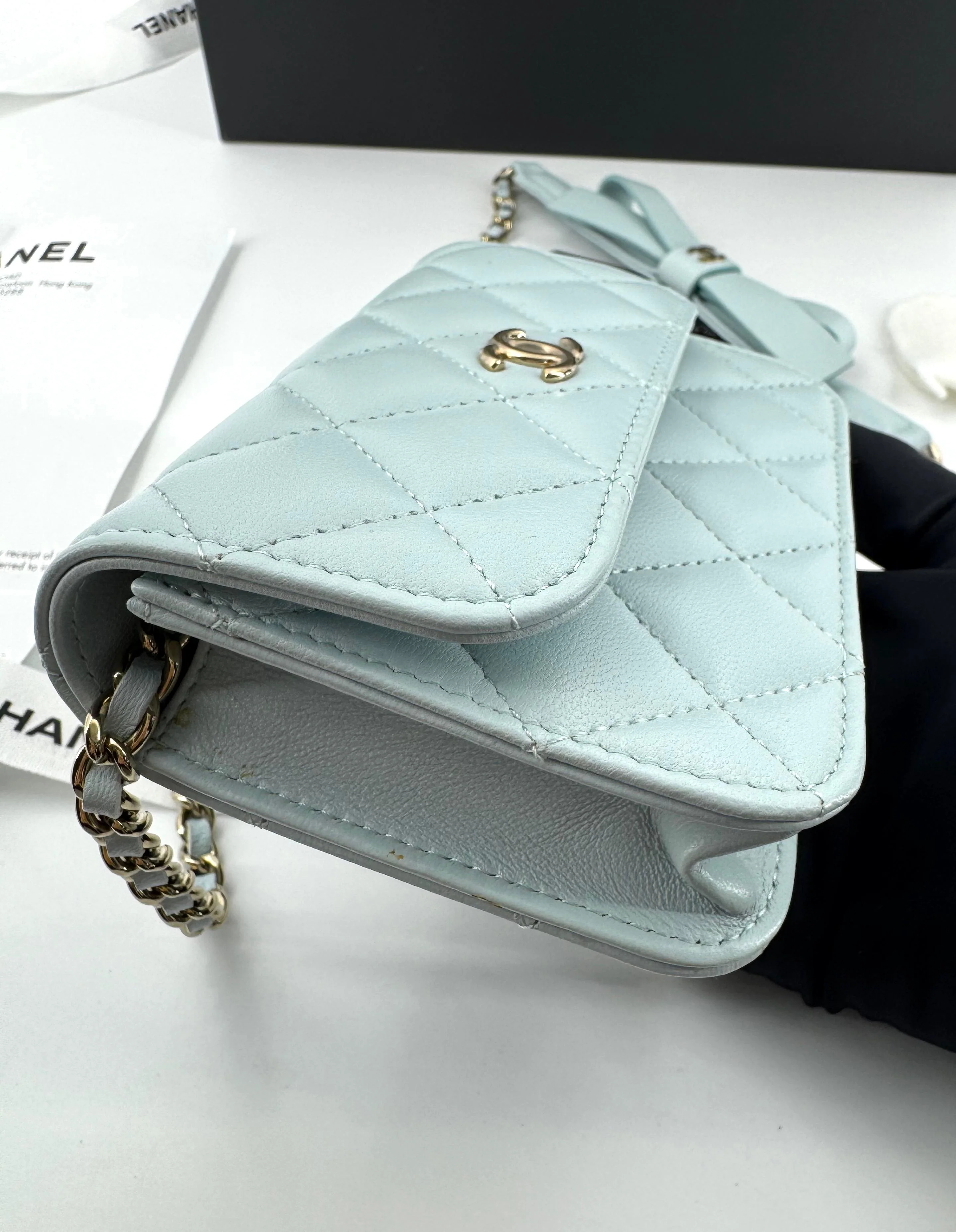 Chanel baby blue quilted leather coin purse with gold chain strap and a bow - Image 9