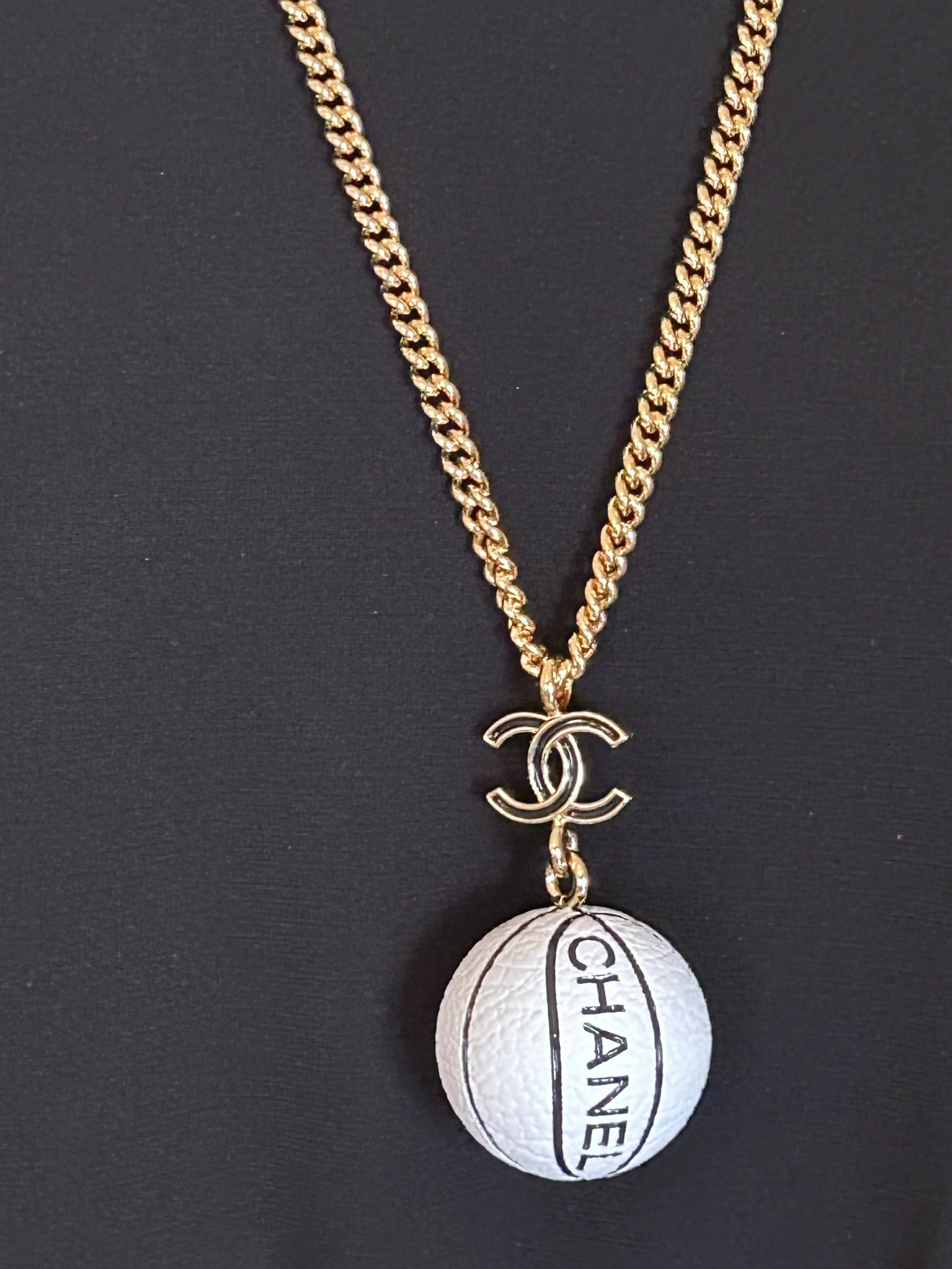 Chanel basketball necklace - Image 4