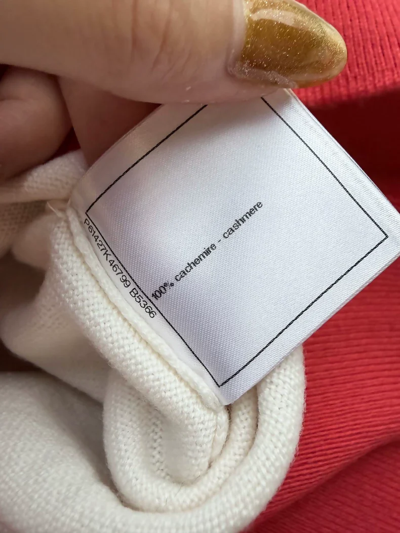 Chanel 19S white and red Cashmere Cardigan - Image 6