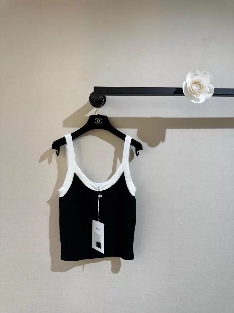 Chanel 23P black and white knit top