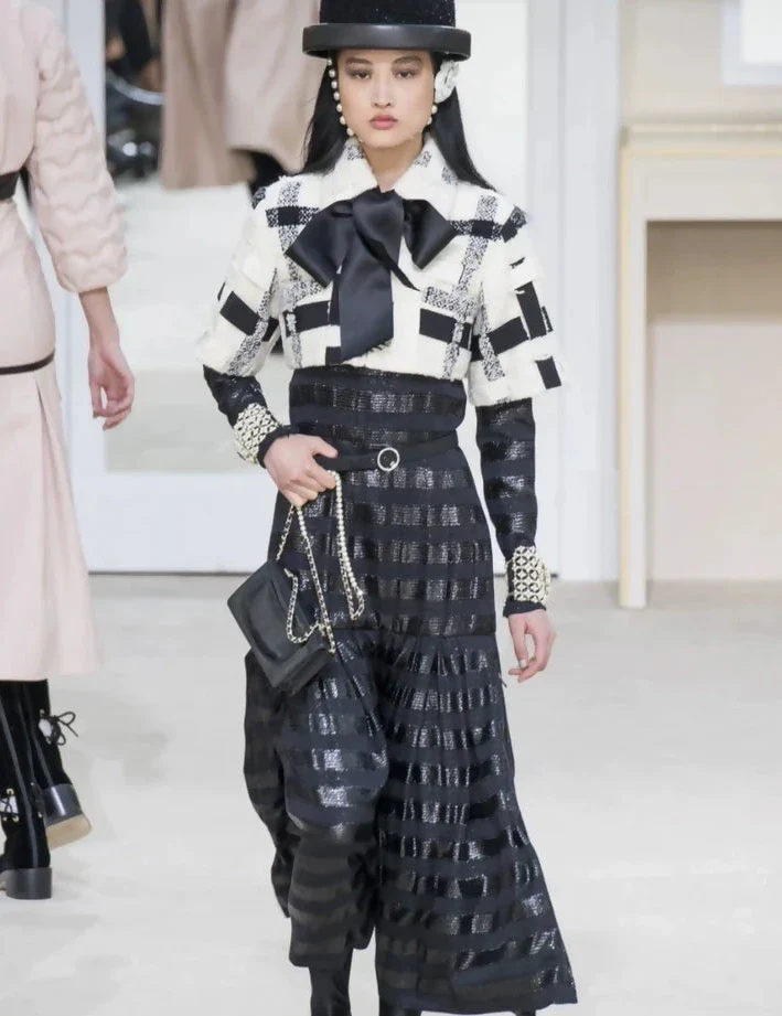 Chanel 2016 black and white cropped jacket - Image 4