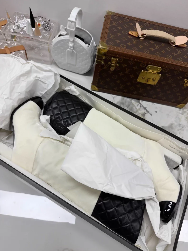 Chanel black and white quilted leather velvet high-heeled knee-high boots